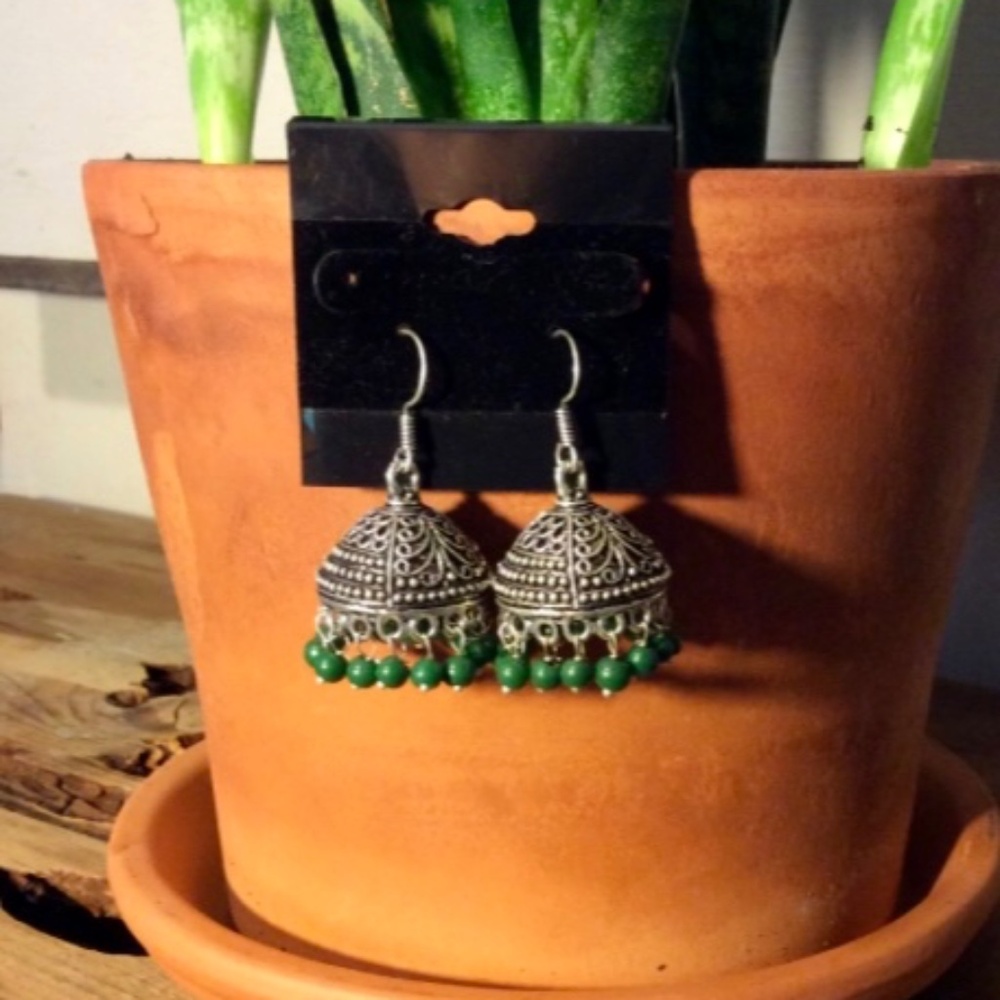 Free w/any item!~Desi Parasol Earrings w/ Green Beads